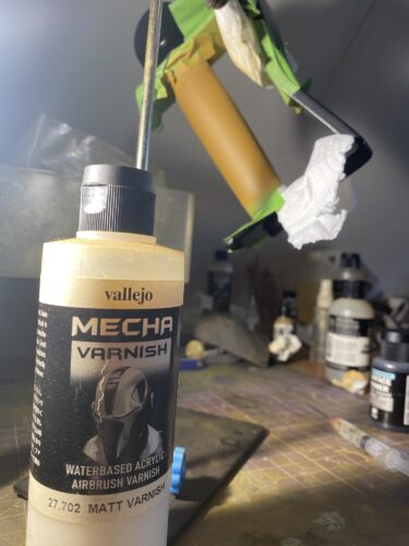 Vallejo Mecha Matt Varnish in front of the handle, which has now brown on the grip